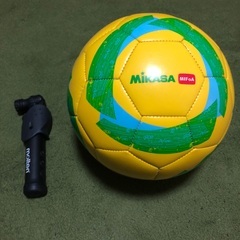 サッカーボール 4号 空気入れ付き