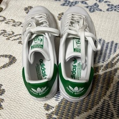 adidasスニーカーの画像