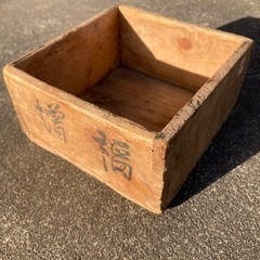 古い木箱 楽天市場】［訳ありアウトレット］荒仕上げ木箱（取手付） W380