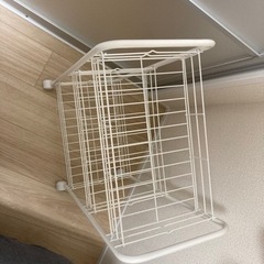 白い収納棚の画像