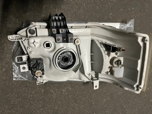 200系ハイエース3型純正ヘッドライト