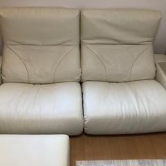二人がけ皮ソファ