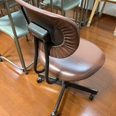 オフィス用のイスの画像