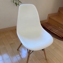 北欧風シンプルシェル型チェア2脚/白とネイビーブルーの画像