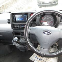 サンバーバン　Ｓ３３１Ｂ　Ｈ２６年式　ターボ付き　５速ＭＴ　４ＷＤ　車検なしの画像