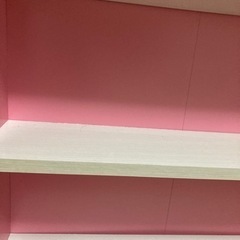 かわいいピンクの本棚の画像