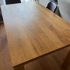 IKEAダイニングテーブルの画像