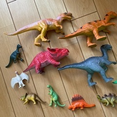 恐竜のフィギュアの画像