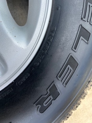 BRIDGESTONE DUELER H/T689 265/70R16 タイヤ新品　ホイール付き