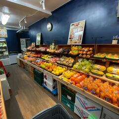 ☆昨年オープンのキレイなお店☆密着型八百屋の販売スタッフの画像