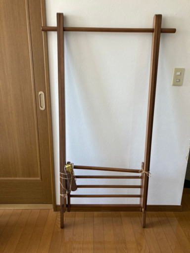 まだあります。木製ハンガーラック美品