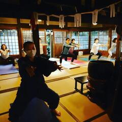 和光市のお寺でヨガの画像
