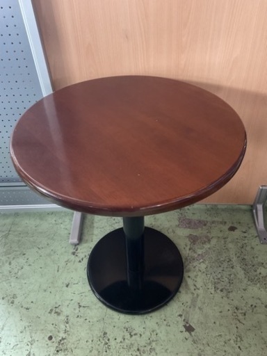 丸型 円形 茶色のテーブル カフェテーブル 中古 キズ有り 6台あります