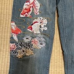 和柄刺繍ジーンズ(お値下げしました(*^^*))の画像
