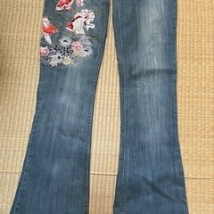 和柄刺繍ジーンズ(お値下げしました(*^^*))