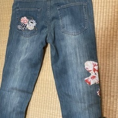 和柄刺繍ジーンズ(お値下げしました(*^^*))の画像