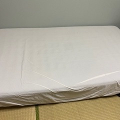 ベッド！結構綺麗な足つきマットレス
