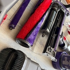 取引中。ダイソン掃除機　Dyson Cyclone V10 Fluffy スタンド付きの画像