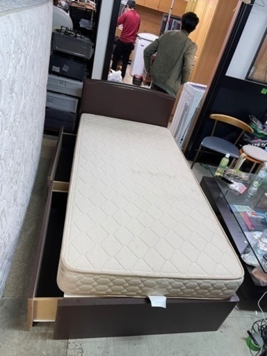 シングルベッドとマットレス