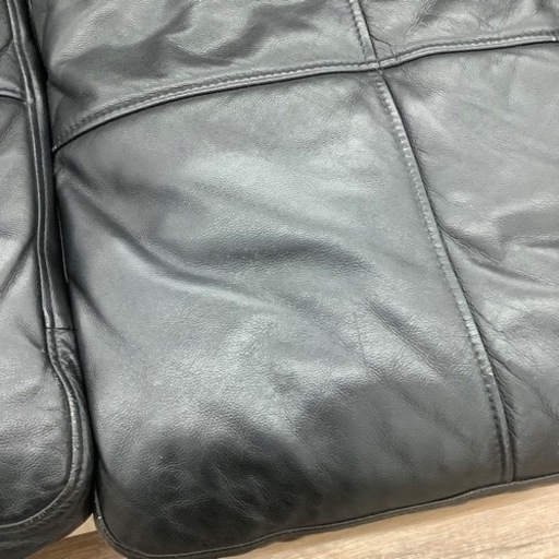 黒の2人掛けソファーをご紹介します！