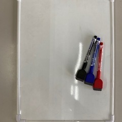 ホワイトボード　ボードマーカーも付きます