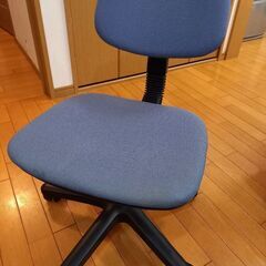 学習机で使ってた椅子です。二個セットの画像
