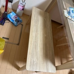 ダイニングテーブルの画像