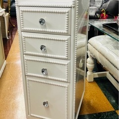 おしゃれなナイトテーブルを入荷致しました！！！