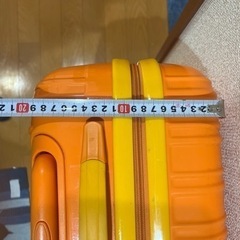 4/18(火) 19:30-23:00の間ぐらいで取りに来れる方 スーツケース 鍵なし Mサイズの画像