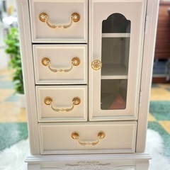 キラキラでかわいい姫系インテリアのキャビネットを入荷致しました！！！