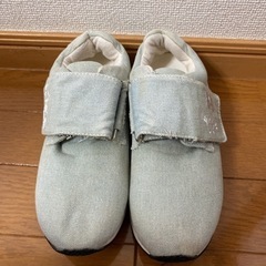 ネネット 花柄刺繍のデニムスニーカー