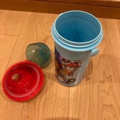 子供用水筒の画像