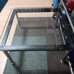 ガラステーブル