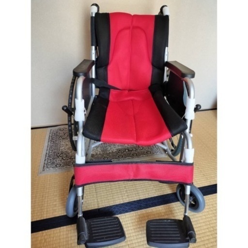 車椅子 アルミ製 折りたたみ車いす ノーパンクタイヤ仕様