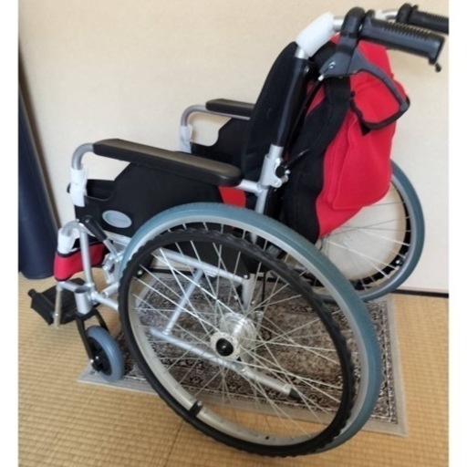 車椅子 アルミ製 折りたたみ車いす ノーパンクタイヤ仕様