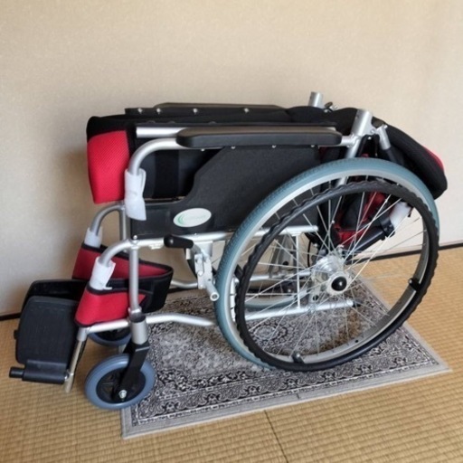 車椅子 アルミ製 折りたたみ車いす ノーパンクタイヤ仕様
