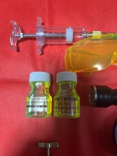 カーエアコンガス 漏れ検知修理に！ 発見　R134a用 蛍光剤発色式！　UVライト 付き♪
