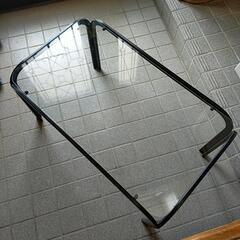 ガラスのテーブル