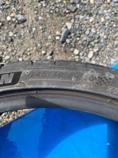 中古タイヤ　245/30ZR20 
