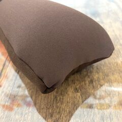 【新品】アームレスト うで枕 ブラウンの画像