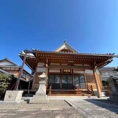 滋賀県南草津のお寺でヨガの画像