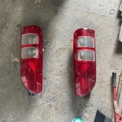 200系ハイエース　純正テールランプ