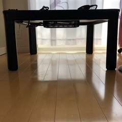 こたつテーブルの画像