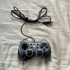 PC用ゲームコントローラー　ロジクールの画像