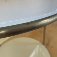 041804  キャスター付き　ガラステーブルの画像