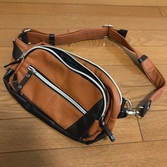 ショルダーバッグ メンズ用 ベージュの画像