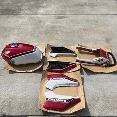 SOLDOUT CBX400F CBX550F 外装 タンク サイドカバー 左右 リア テール タンデムバー　画像参照　説明文熟読の画像