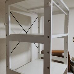 縦長の収納棚の画像