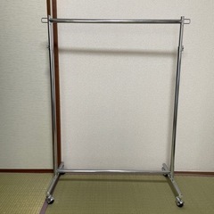 スチールワードローブ