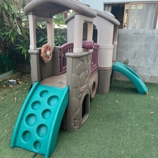 幼児用滑り台　大きめ　プラステック製　中古